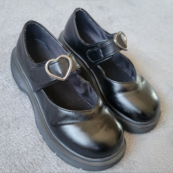platform shoes with heart buckle - Picture 1 of 3